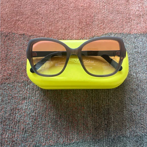 New - Marc Jacobs Tortoise Sunglasses with Case - Picture 1 of 7